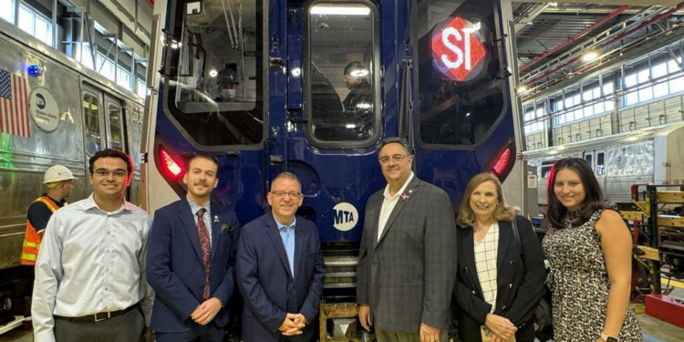 MTA Board Member’s Proposal Sparks Fury in Staten Island Over New Train Cars